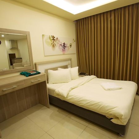 Lujain Hotel فندق النور واللجين Amman Room photo
