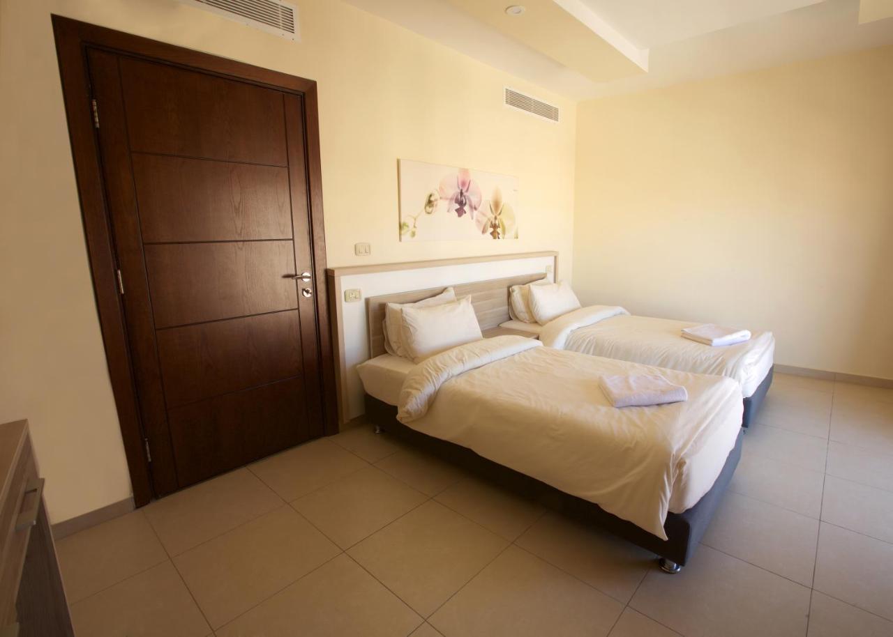 Lujain Hotel فندق النور واللجين Amman Room photo