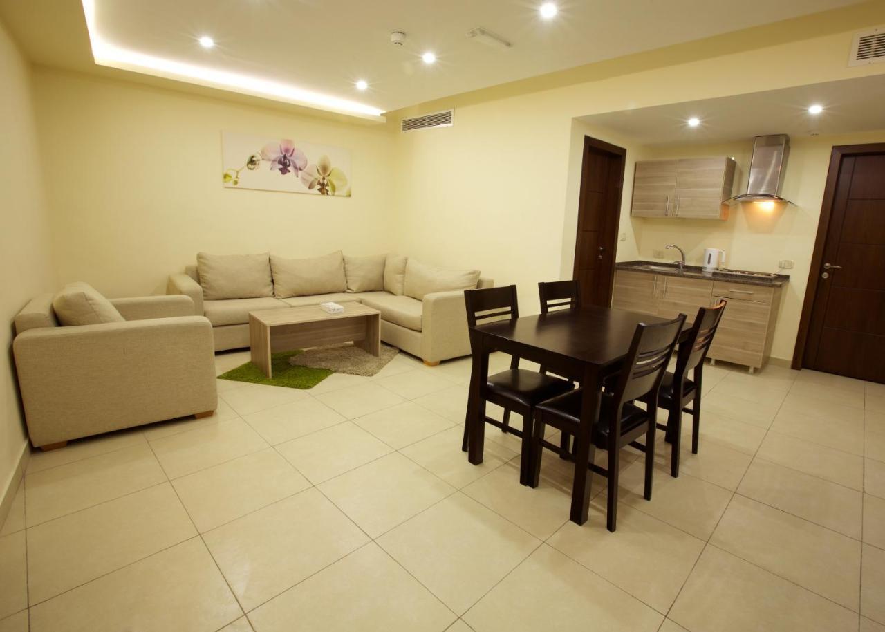 Lujain Hotel فندق النور واللجين Amman Room photo
